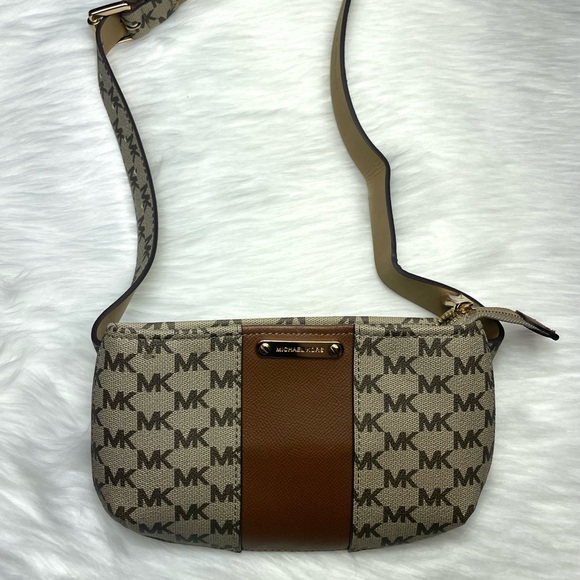 Michael Kors belt bag - Picture 1 of 12